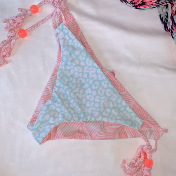 Victoria’s Secret reversible bikini bottoms - Picture 4 of 7